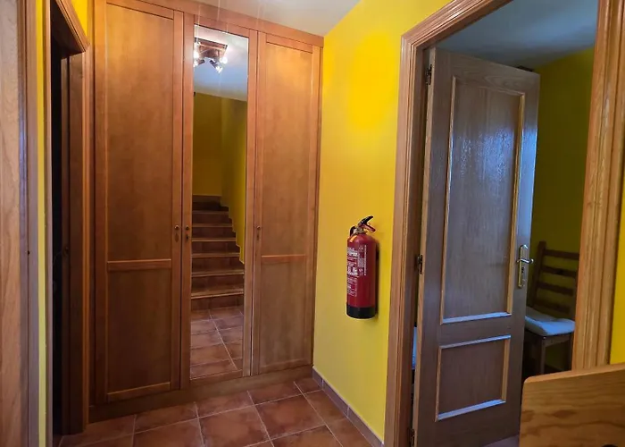 Casa Montenegro Colladas Kır Evi *